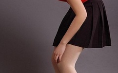 小女孩把棒棒糖放在的视频